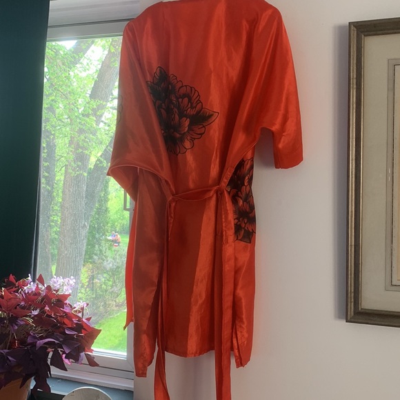 • Silk Morning Robe • - Picture 5 of 7